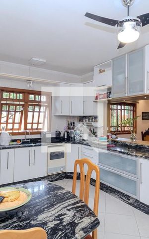 Casa à venda com 500m², 5 quartos e 8 vagasCozinha