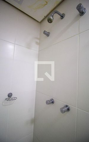 Apartamento para alugar com 80m², 3 quartos e 2 vagasBanheiro do Corredor