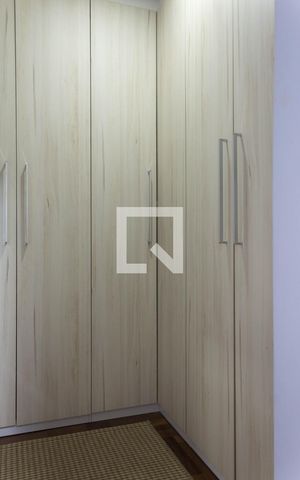 Casa à venda com 236m², 4 quartos e 2 vagas Casa à venda com 236m², 4 quartos e 2 vagasCloset da Suíte 1