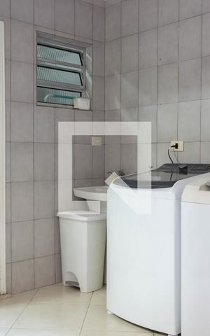Casa à venda com 236m², 4 quartos e 2 vagas Casa à venda com 236m², 4 quartos e 2 vagasÁrea de Serviço