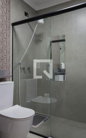 Casa à venda com 236m², 4 quartos e 2 vagas Casa à venda com 236m², 4 quartos e 2 vagasBanheiro da Suíte 1