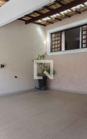 Casa à venda com 236m², 4 quartos e 2 vagas Casa à venda com 236m², 4 quartos e 2 vagasGaragem