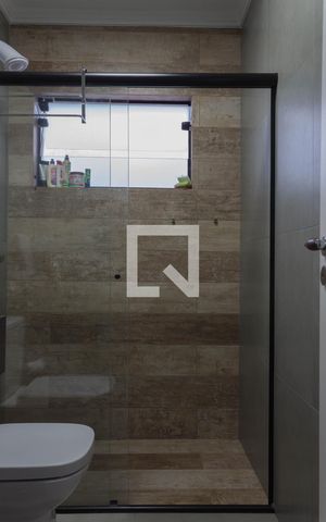 Casa à venda com 236m², 4 quartos e 2 vagas Casa à venda com 236m², 4 quartos e 2 vagasBanheiro