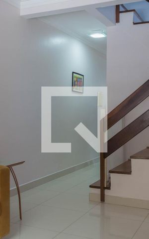 Casa à venda com 236m², 4 quartos e 2 vagas Casa à venda com 236m², 4 quartos e 2 vagasSala