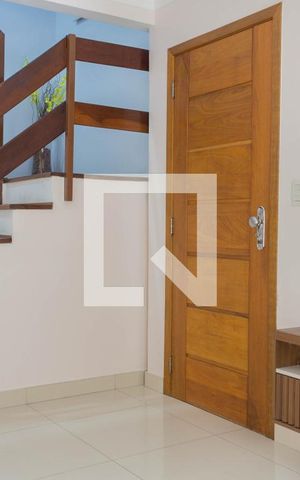 Casa à venda com 236m², 4 quartos e 2 vagas Casa à venda com 236m², 4 quartos e 2 vagasSala