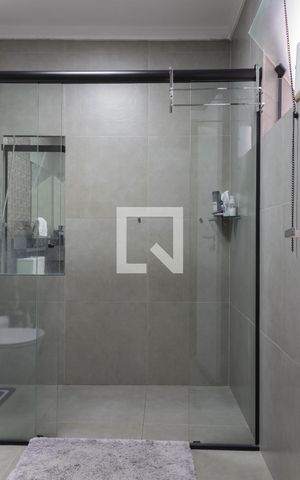 Casa à venda com 236m², 4 quartos e 2 vagas Casa à venda com 236m², 4 quartos e 2 vagasBanheiro da Suíte 1