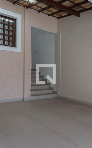 Casa à venda com 236m², 4 quartos e 2 vagas Casa à venda com 236m², 4 quartos e 2 vagasGaragem