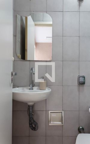 Casa à venda com 236m², 4 quartos e 2 vagas Casa à venda com 236m², 4 quartos e 2 vagasBanheiro de Serviço