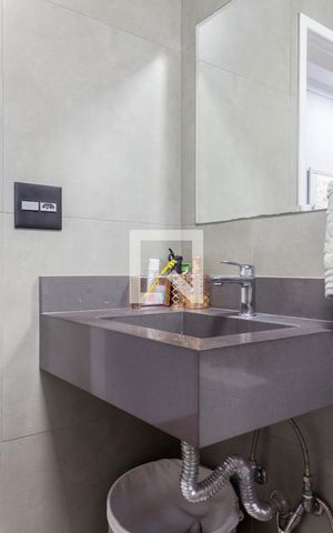 Casa à venda com 236m², 4 quartos e 2 vagas Casa à venda com 236m², 4 quartos e 2 vagasBanheiro