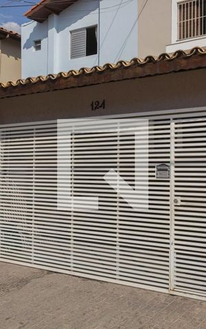 Casa à venda com 236m², 4 quartos e 2 vagas Casa à venda com 236m², 4 quartos e 2 vagasFachada