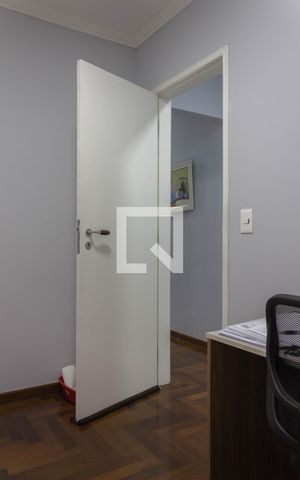 Casa à venda com 236m², 4 quartos e 2 vagas Casa à venda com 236m², 4 quartos e 2 vagasQuarto 2