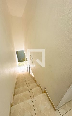 Apartamento para alugar com 65m², 2 quartos e 1 vagaEscada