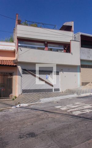 Casa à venda com 180m², 2 quartos e 2 vagasFachada