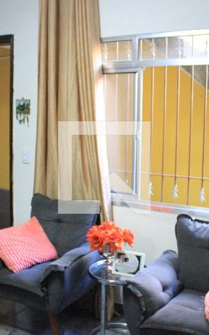 Casa à venda com 145m², 3 quartos e 2 vagasSala