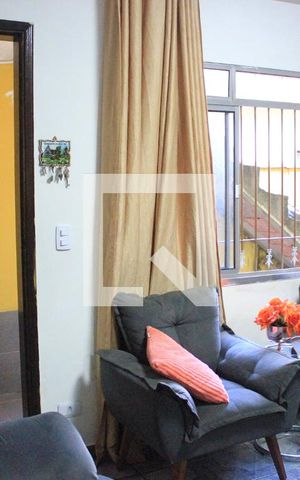 Casa à venda com 145m², 3 quartos e 2 vagasSala