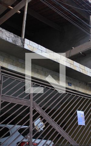 Casa à venda com 145m², 3 quartos e 2 vagasFachada com placa QuintoAndar