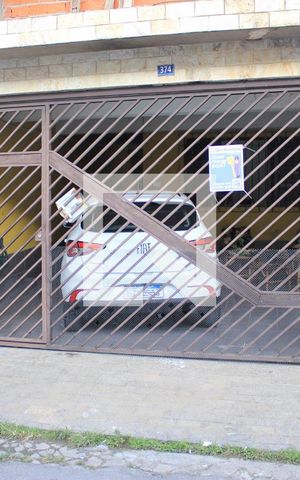 Casa à venda com 145m², 3 quartos e 2 vagasFachada com placa QuintoAndar