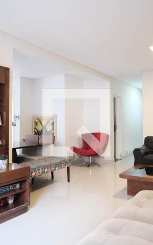 Casa à venda com 200m², 3 quartos e 3 vagasSala
