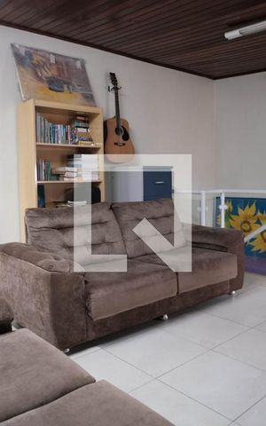 Casa à venda com 200m², 3 quartos e 3 vagasSala
