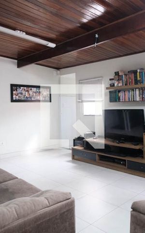 Casa à venda com 200m², 3 quartos e 3 vagasSala