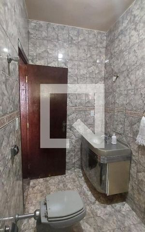 Casa à venda com 438m², 4 quartos e 3 vagas Casa à venda com 438m², 4 quartos e 3 vagasBanheiro suíte