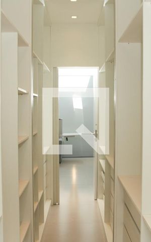 Casa de condomínio para alugar com 208m², 3 quartos e 2 vagascloset