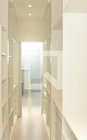 Casa de condomínio para alugar com 208m², 3 quartos e 2 vagascloset