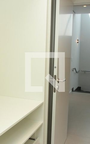 Casa de condomínio para alugar com 208m², 3 quartos e 2 vagascloset