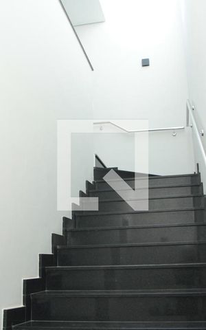 Casa de condomínio para alugar com 208m², 3 quartos e 2 vagasescada