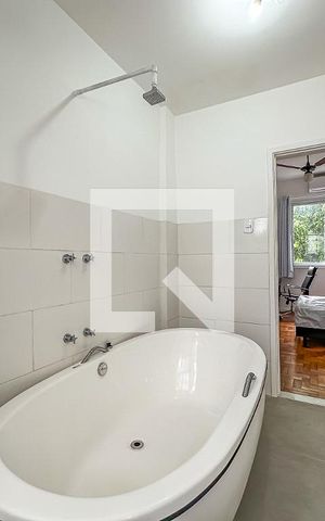Apartamento para alugar com 72m², 2 quartos e sem vaga Apartamento para alugar com 72m², 2 quartos e sem vagaBanheiro