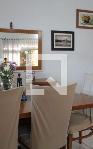 Casa à venda com 250m², 3 quartos e 2 vagasSala