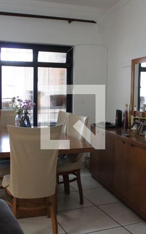 Casa à venda com 250m², 3 quartos e 2 vagasSala