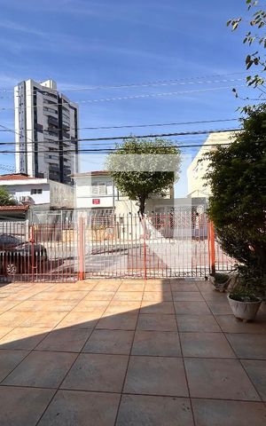 Casa para alugar com 285m², 6 quartos e 4 vagas Casa para alugar com 285m², 6 quartos e 4 vagasGaragem