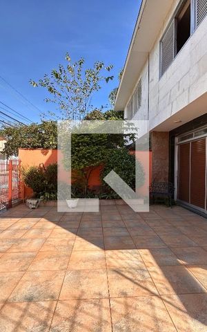 Casa para alugar com 285m², 6 quartos e 4 vagas Casa para alugar com 285m², 6 quartos e 4 vagasGaragem