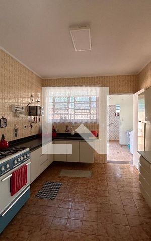 Casa para alugar com 285m², 6 quartos e 4 vagas Casa para alugar com 285m², 6 quartos e 4 vagasCozinha