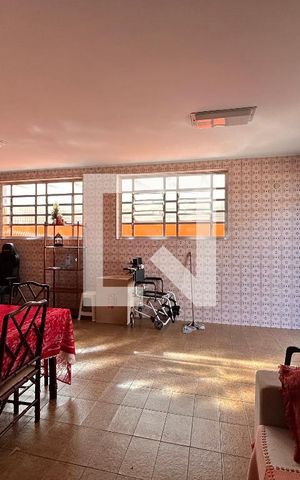 Casa para alugar com 285m², 6 quartos e 4 vagas Casa para alugar com 285m², 6 quartos e 4 vagasSala