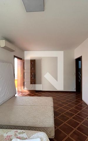 Casa para alugar com 285m², 6 quartos e 4 vagas Casa para alugar com 285m², 6 quartos e 4 vagasQuarto 4