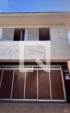 Casa para alugar com 285m², 6 quartos e 4 vagas Casa para alugar com 285m², 6 quartos e 4 vagasFachada