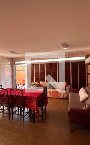 Casa para alugar com 285m², 6 quartos e 4 vagas Casa para alugar com 285m², 6 quartos e 4 vagasSala