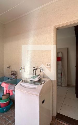 Casa para alugar com 285m², 6 quartos e 4 vagas Casa para alugar com 285m², 6 quartos e 4 vagasÁrea de Serviço