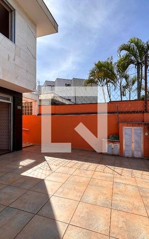 Casa para alugar com 285m², 6 quartos e 4 vagas Casa para alugar com 285m², 6 quartos e 4 vagasGaragem