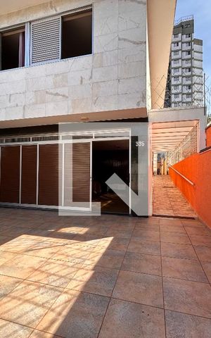 Casa para alugar com 285m², 6 quartos e 4 vagas Casa para alugar com 285m², 6 quartos e 4 vagasGaragem