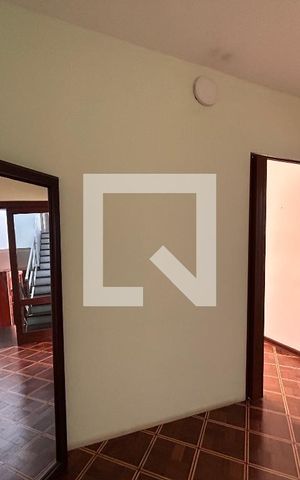 Casa para alugar com 285m², 6 quartos e 4 vagas Casa para alugar com 285m², 6 quartos e 4 vagasHall