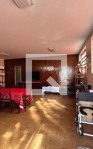 Casa para alugar com 285m², 6 quartos e 4 vagas Casa para alugar com 285m², 6 quartos e 4 vagasSala