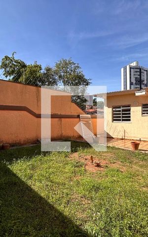 Casa para alugar com 285m², 6 quartos e 4 vagas Casa para alugar com 285m², 6 quartos e 4 vagasQuintal / Área verde
