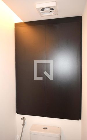 Apartamento para alugar com 87m², 1 quarto e 1 vagaBanheiro da Suíte - detalhe armário