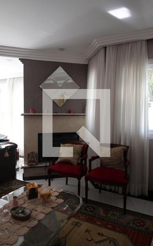 Casa à venda com 351m², 3 quartos e 5 vagas Casa à venda com 351m², 3 quartos e 5 vagasSala