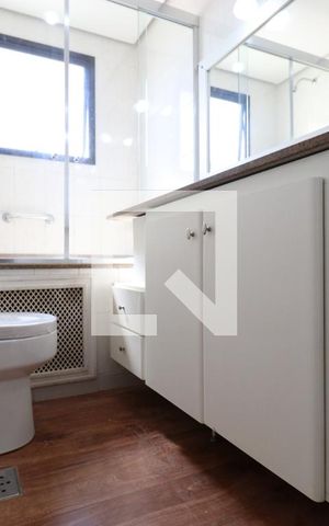 Apartamento para alugar com 200m², 3 quartos e 3 vagasBanheiro da Suíte 1