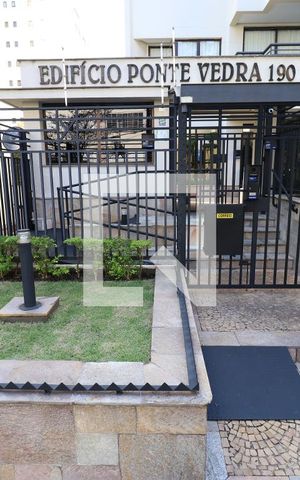 Apartamento para alugar com 200m², 3 quartos e 3 vagasFachada e portaria