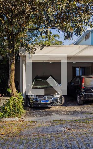 Casa à venda com 378m², 5 quartos e 2 vagasFachada